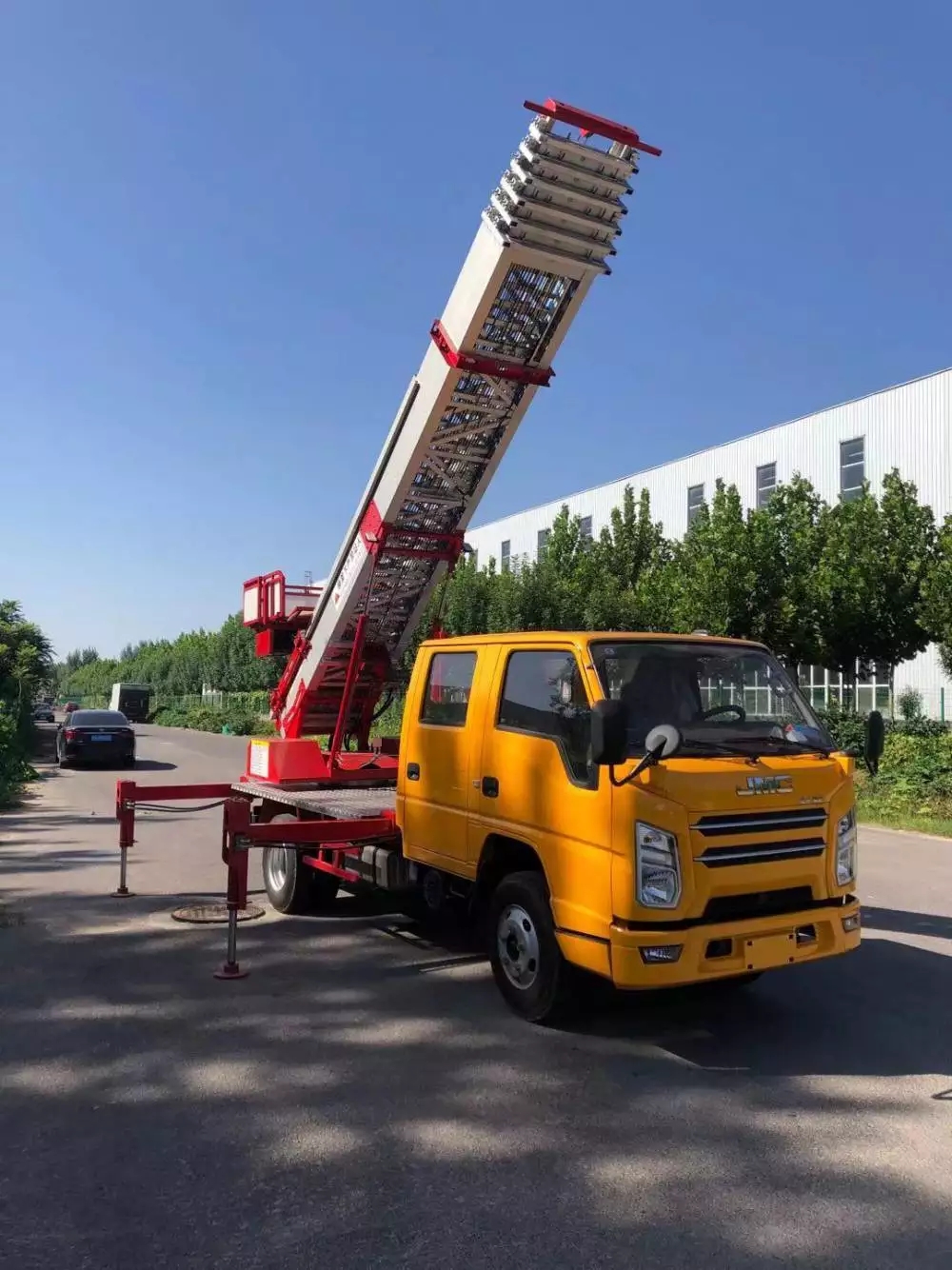 乌烈镇附近的云梯车出租服务：轻松解决高空作业需求